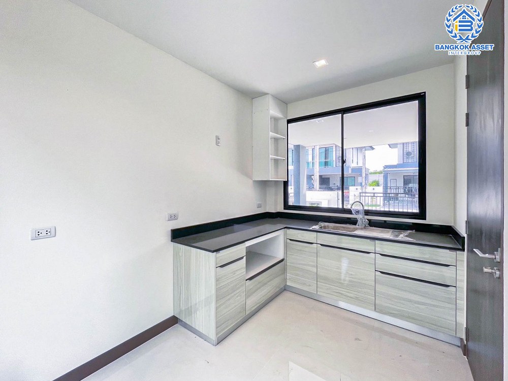 *****บ้านเดี่ยวมือสอง โครงการ สัมมากร ชัยพฤกษ์-แจ้งวัฒนะ เนื้อที่ 57.90 ตร.ว. ฟังก์ชัน 3 ห้องนอน 3 ห้องน้ำ 2 ที่จอดรถ บ้านใหม่ไม่เคยเข้าอยู่ ภายในสภาพดีเยี่ยม โครงการตั้งบนทำเลเดินทางสะดวก เชื่อมต่อถนนชัยพฤกษ์ ใกล้รถไฟฟ้าสายสีชมพู "สถานีปากเกร็ด"  และจุดขึ้นทางด่วน "แจ้งวัฒนะ"