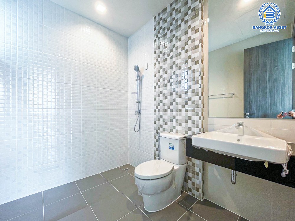 *****บ้านเดี่ยวมือสอง โครงการ สัมมากร ชัยพฤกษ์-แจ้งวัฒนะ เนื้อที่ 57.90 ตร.ว. ฟังก์ชัน 3 ห้องนอน 3 ห้องน้ำ 2 ที่จอดรถ บ้านใหม่ไม่เคยเข้าอยู่ ภายในสภาพดีเยี่ยม โครงการตั้งบนทำเลเดินทางสะดวก เชื่อมต่อถนนชัยพฤกษ์ ใกล้รถไฟฟ้าสายสีชมพู "สถานีปากเกร็ด"  และจุดขึ้นทางด่วน "แจ้งวัฒนะ"