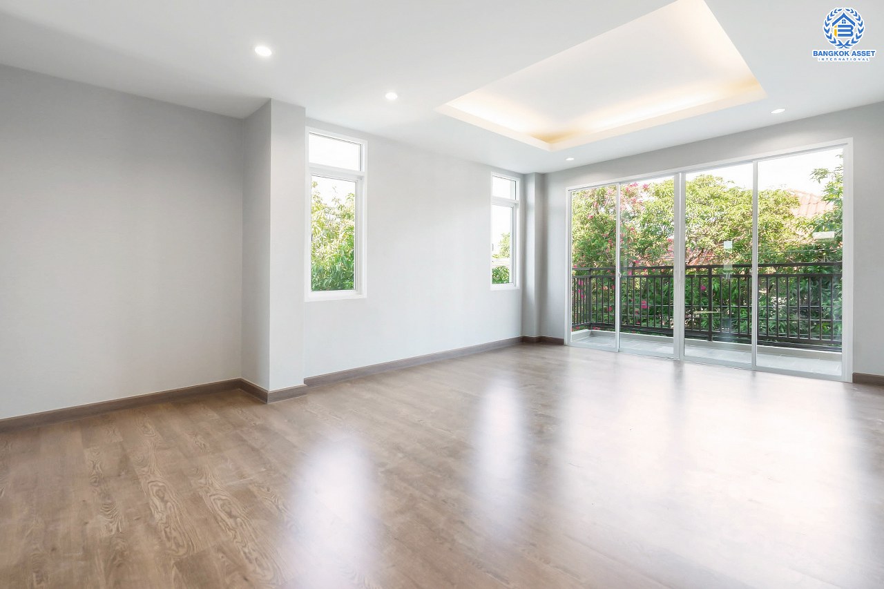 บ้านแฝดมือสองนนทุบรี โครงการ จรรยานิเวศน์ แจ้งวัฒนะ-ปากเกร็ด เนื้อที่กว้างถึง 47 ตร.ว. ฟังก์ชันจัดเต็ม 4 ห้องนอน 5 ห้องน้ำ 3 ที่จอดรถ บ้านสภาพดี บนทำเลโซนเมือง ใกล้รถไฟฟ้าสายสีชมพู "สถานีแจ้งวัฒนะ-ปากเกร็ด 28" ที่จะเปิดให้บริการในอนาคต และทางด่วน "ศรีรัช"