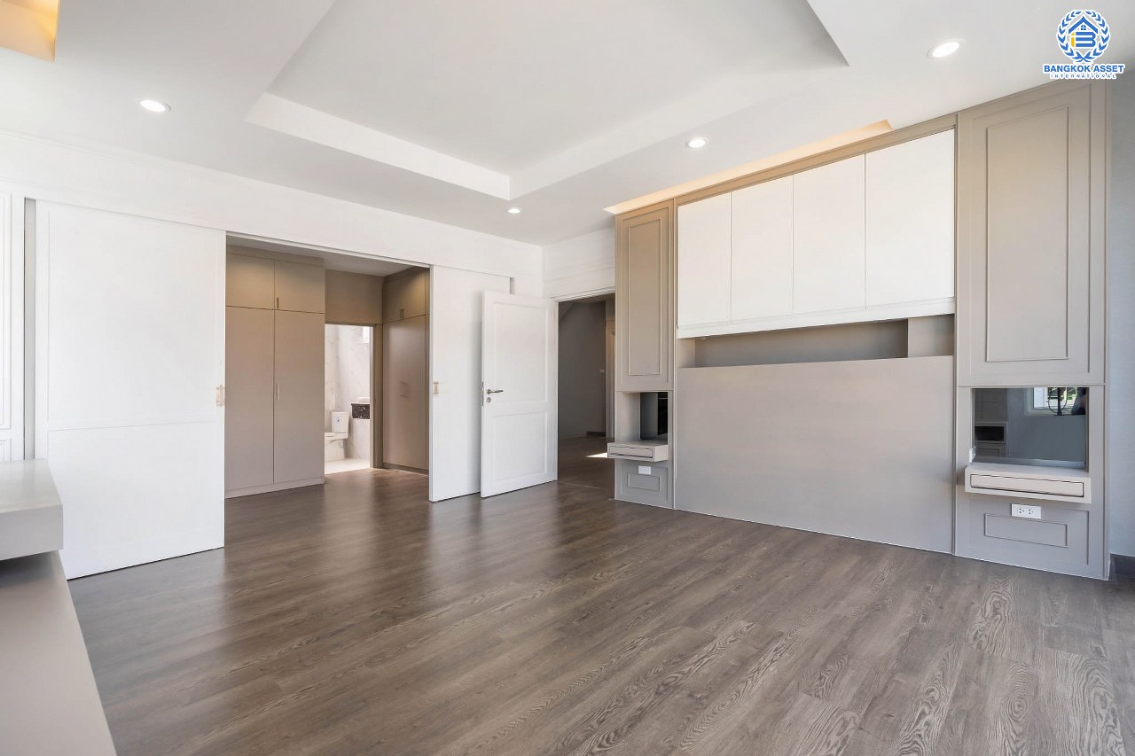 บ้านแฝดมือสองนนทุบรี โครงการ จรรยานิเวศน์ แจ้งวัฒนะ-ปากเกร็ด เนื้อที่กว้างถึง 47 ตร.ว. ฟังก์ชันจัดเต็ม 4 ห้องนอน 5 ห้องน้ำ 3 ที่จอดรถ บ้านสภาพดี บนทำเลโซนเมือง ใกล้รถไฟฟ้าสายสีชมพู "สถานีแจ้งวัฒนะ-ปากเกร็ด 28" ที่จะเปิดให้บริการในอนาคต และทางด่วน "ศรีรัช"