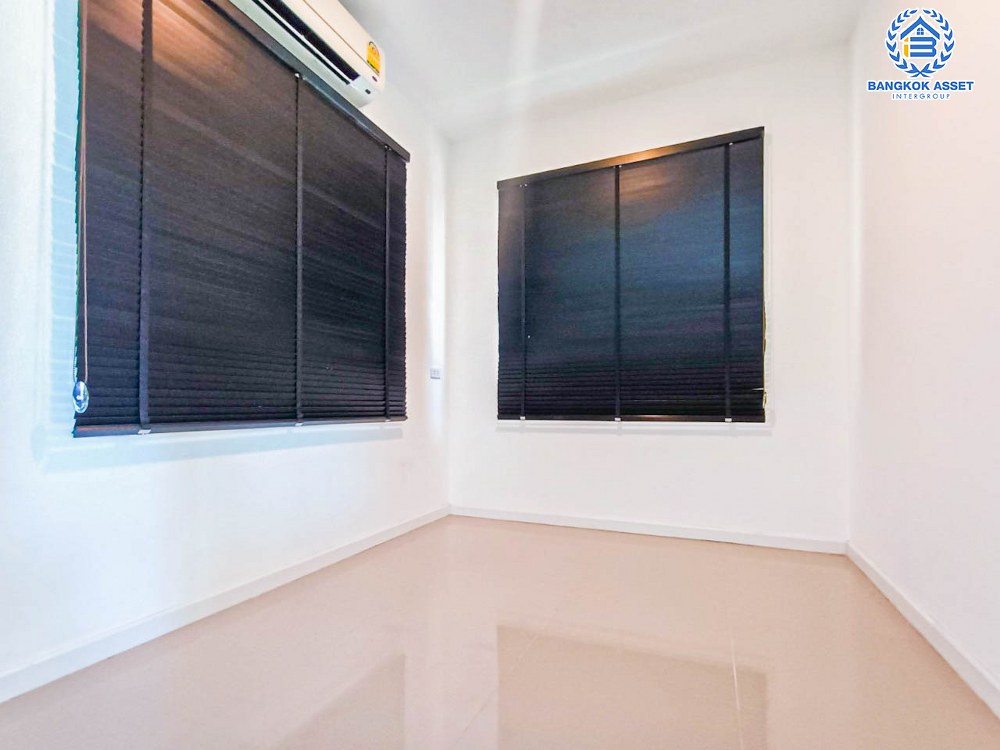 *****บ้านแฝดมือสอง โครงการ เสนาวิลเลจ บางกรวย-ไทรน้อย เนื้อที่ 37 ตร.ว. ฟังก์ชัน 4 ห้องนอน 2 ห้องน้ำ จอดรถได้ 2 คัน แถมฟรี! เครื่องปรับอากาศ โครงการตั้งบนทำเลเดินทางสะดวก เชื่อมต่อถนนบางกรวย-ไทรน้อย ใกล้เซ็นทรัลเวสต์เกต รถไฟฟ้าสายสีม่วง "สถานีบางพลู" และจุดขึ้นทางด่วน "กาญจนาภิเษก"