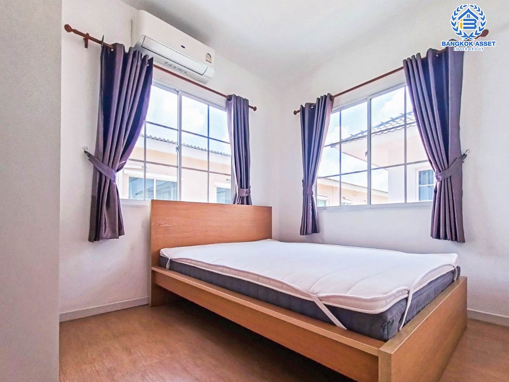 *****บ้านแฝดมือสอง โครงการ เสนาวิลเลจ บางกรวย-ไทรน้อย เนื้อที่ 37 ตร.ว. ฟังก์ชัน 4 ห้องนอน 2 ห้องน้ำ จอดรถได้ 2 คัน แถมฟรี! เครื่องปรับอากาศ โครงการตั้งบนทำเลเดินทางสะดวก เชื่อมต่อถนนบางกรวย-ไทรน้อย ใกล้เซ็นทรัลเวสต์เกต รถไฟฟ้าสายสีม่วง "สถานีบางพลู" และจุดขึ้นทางด่วน "กาญจนาภิเษก"