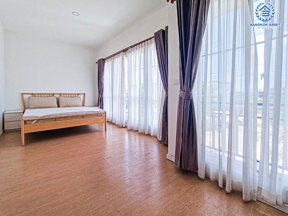 *****บ้านแฝดมือสอง โครงการ เสนาวิลเลจ บางกรวย-ไทรน้อย เนื้อที่ 37 ตร.ว. ฟังก์ชัน 4 ห้องนอน 2 ห้องน้ำ จอดรถได้ 2 คัน แถมฟรี! เครื่องปรับอากาศ โครงการตั้งบนทำเลเดินทางสะดวก เชื่อมต่อถนนบางกรวย-ไทรน้อย ใกล้เซ็นทรัลเวสต์เกต รถไฟฟ้าสายสีม่วง "สถานีบางพลู" และจุดขึ้นทางด่วน "กาญจนาภิเษก"