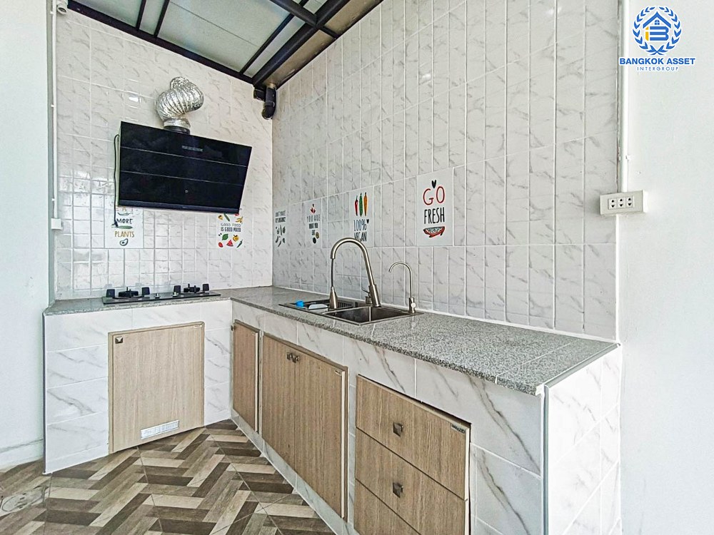 *****บ้านแฝดมือสอง โครงการ เสนาวิลเลจ บางกรวย-ไทรน้อย เนื้อที่ 37 ตร.ว. ฟังก์ชัน 4 ห้องนอน 2 ห้องน้ำ จอดรถได้ 2 คัน แถมฟรี! เครื่องปรับอากาศ โครงการตั้งบนทำเลเดินทางสะดวก เชื่อมต่อถนนบางกรวย-ไทรน้อย ใกล้เซ็นทรัลเวสต์เกต รถไฟฟ้าสายสีม่วง "สถานีบางพลู" และจุดขึ้นทางด่วน "กาญจนาภิเษก"