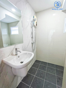 *****บ้านแฝดมือสอง โครงการ เสนาวิลเลจ บางกรวย-ไทรน้อย เนื้อที่ 37 ตร.ว. ฟังก์ชัน 4 ห้องนอน 2 ห้องน้ำ จอดรถได้ 2 คัน แถมฟรี! เครื่องปรับอากาศ โครงการตั้งบนทำเลเดินทางสะดวก เชื่อมต่อถนนบางกรวย-ไทรน้อย ใกล้เซ็นทรัลเวสต์เกต รถไฟฟ้าสายสีม่วง "สถานีบางพลู" และจุดขึ้นทางด่วน "กาญจนาภิเษก"