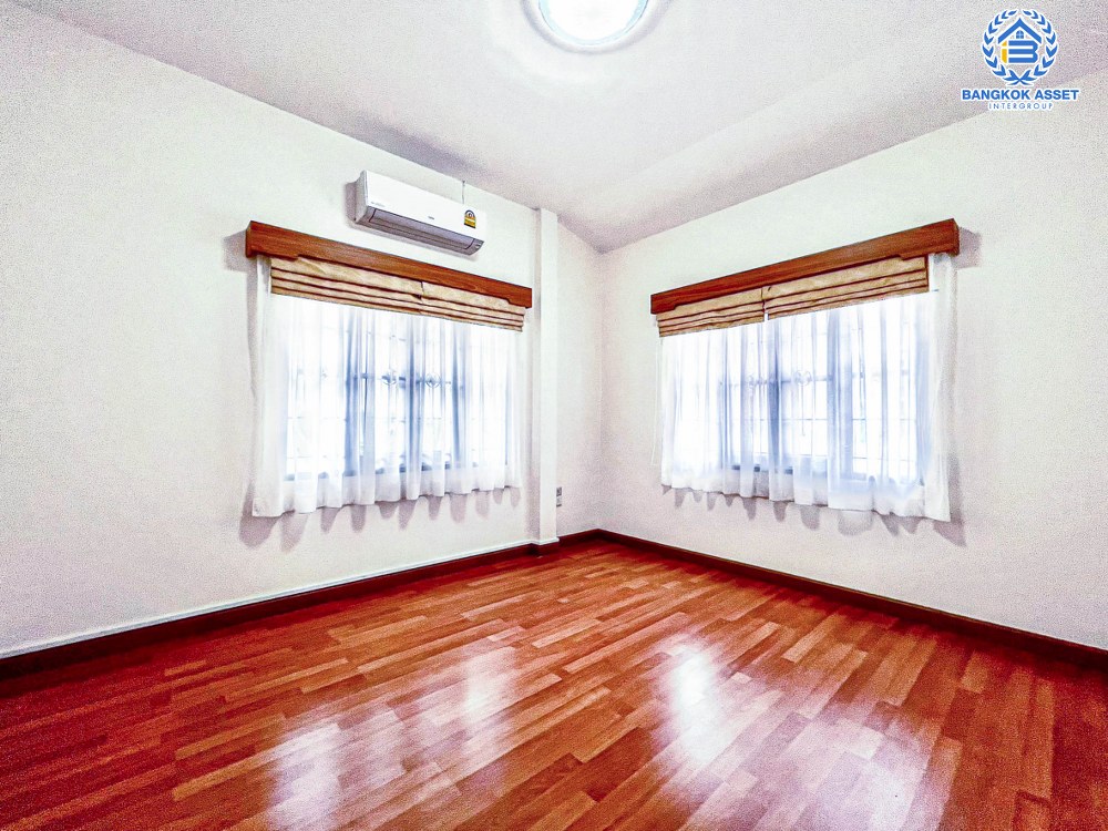 *****บ้านเดี่ยวมือสอง โครงการ มธุรสโฮม11 พิบูลย์สงคราม หลังมุม เนื้อที่กว้าง 55 ตร.ว. ฟังก์ชัน 4 ห้องนอน 3 ห้องน้ำ จอดรถได้ 1 คัน ภายในสภาพดีเยี่ยม พร้อมเข้าอยู่ ตั้งบนทำเลเดินทางสะดวก เชื่อมถนนพิบูลย์สงคราม, ถนนวงศ์สว่าง และถนนติวานนท์ ใกล้โครงการรถไฟฟ้าสายสีม่วง "สถานีแยกติวานนท์"