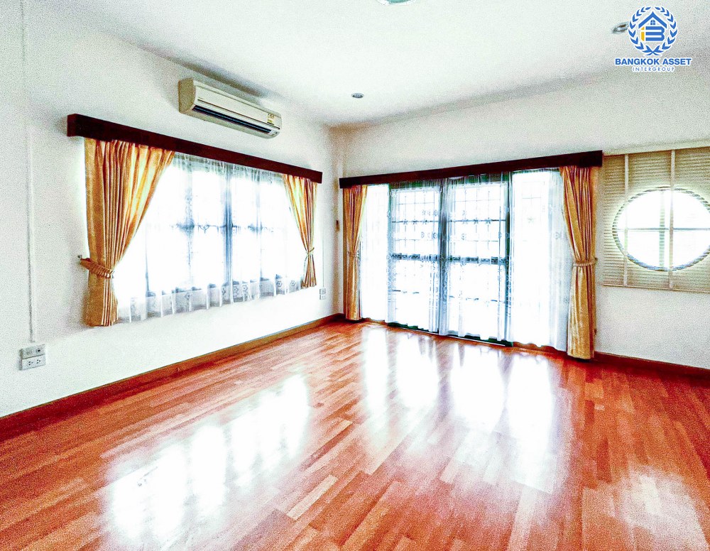 *****บ้านเดี่ยวมือสอง โครงการ มธุรสโฮม11 พิบูลย์สงคราม หลังมุม เนื้อที่กว้าง 55 ตร.ว. ฟังก์ชัน 4 ห้องนอน 3 ห้องน้ำ จอดรถได้ 1 คัน ภายในสภาพดีเยี่ยม พร้อมเข้าอยู่ ตั้งบนทำเลเดินทางสะดวก เชื่อมถนนพิบูลย์สงคราม, ถนนวงศ์สว่าง และถนนติวานนท์ ใกล้โครงการรถไฟฟ้าสายสีม่วง "สถานีแยกติวานนท์"