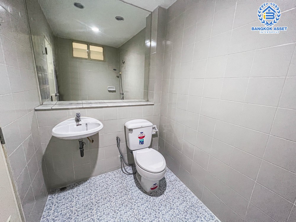 *****ทาวน์เฮ้าส์มือสอง โครงการ สรานนท์ ติวานนท์ เนื้อที่ 20.80 ตร.ว. ฟังก์ชัน 3 ห้องนอน 2 ห้องน้ำ 1 ที่จอดรถ พื้นที่ใช้สอยกว้าง บ้านสภาพดีมาก โครงการตั้งบนทำเลเยี่ยม ใกล้เซ็นทรัลแจ้งวัฒนะ และโครงการรถไฟฟ้า (ในอนาคต) สายสีชมพู "สถานีปากเกร็ด"