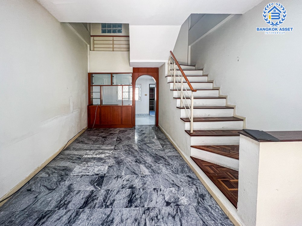 *****ทาวน์เฮ้าส์มือสอง โครงการ สรานนท์ ติวานนท์ เนื้อที่ 20.80 ตร.ว. ฟังก์ชัน 3 ห้องนอน 2 ห้องน้ำ 1 ที่จอดรถ พื้นที่ใช้สอยกว้าง บ้านสภาพดีมาก โครงการตั้งบนทำเลเยี่ยม ใกล้เซ็นทรัลแจ้งวัฒนะ และโครงการรถไฟฟ้า (ในอนาคต) สายสีชมพู "สถานีปากเกร็ด"