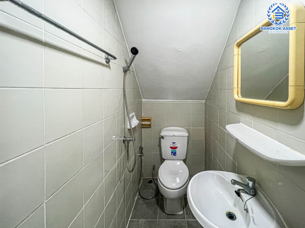 *****ทาวน์เฮ้าส์มือสอง โครงการ สรานนท์ ติวานนท์ เนื้อที่ 20.80 ตร.ว. ฟังก์ชัน 3 ห้องนอน 2 ห้องน้ำ 1 ที่จอดรถ พื้นที่ใช้สอยกว้าง บ้านสภาพดีมาก โครงการตั้งบนทำเลเยี่ยม ใกล้เซ็นทรัลแจ้งวัฒนะ และโครงการรถไฟฟ้า (ในอนาคต) สายสีชมพู "สถานีปากเกร็ด"