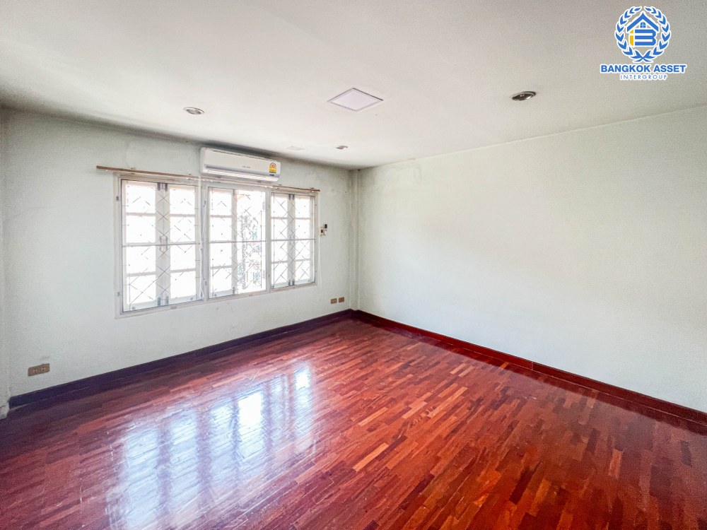 *****ทาวน์เฮ้าส์มือสอง โครงการ สรานนท์ ติวานนท์ เนื้อที่ 20.80 ตร.ว. ฟังก์ชัน 3 ห้องนอน 2 ห้องน้ำ 1 ที่จอดรถ พื้นที่ใช้สอยกว้าง บ้านสภาพดีมาก โครงการตั้งบนทำเลเยี่ยม ใกล้เซ็นทรัลแจ้งวัฒนะ และโครงการรถไฟฟ้า (ในอนาคต) สายสีชมพู "สถานีปากเกร็ด"