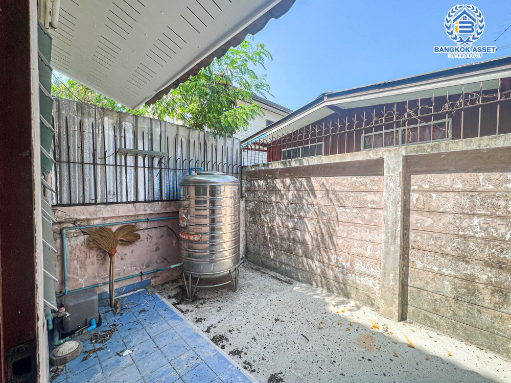 *****ทาวน์เฮ้าส์มือสอง โครงการ สรานนท์ ติวานนท์ เนื้อที่ 20.80 ตร.ว. ฟังก์ชัน 3 ห้องนอน 2 ห้องน้ำ 1 ที่จอดรถ พื้นที่ใช้สอยกว้าง บ้านสภาพดีมาก โครงการตั้งบนทำเลเยี่ยม ใกล้เซ็นทรัลแจ้งวัฒนะ และโครงการรถไฟฟ้า (ในอนาคต) สายสีชมพู "สถานีปากเกร็ด"