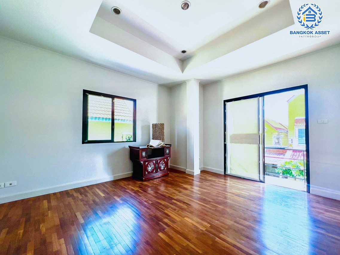 *****ทาวน์โฮมมือสองกรุงเทพมหานคร หมู่บ้าน บ้านแมกไม้ วัชรพล หลังมุม! เนื้อที่กว้างมากถึง 35.4 ตร.ว. ฟังก์ชัน 3 ห้องนอน 3 ห้องน้ำ 1 ที่จอดรถ รีโนเวทแล้ว บนทำเลเชื่อมต่อ ถนนสุขาภิบาล 5, ถนนสายไหม, ถนนลำลูกกา ใกล้จุดขึ้นทางด่วน "รามอินทรา"