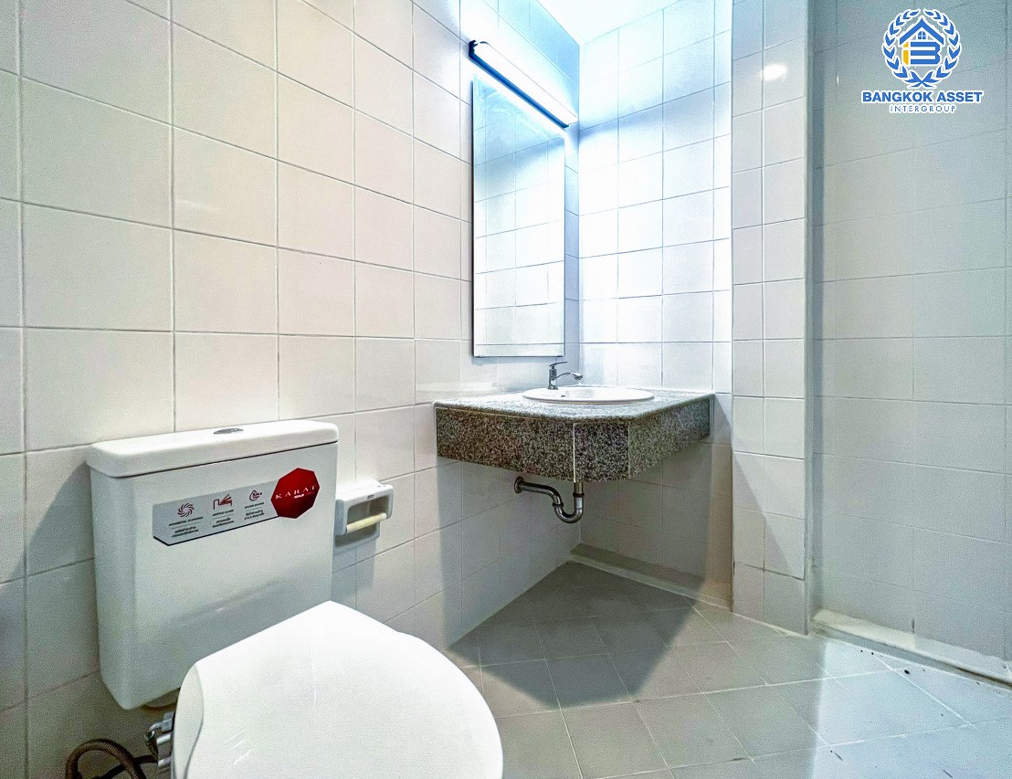 *****ทาวน์โฮมมือสองกรุงเทพมหานคร หมู่บ้าน บ้านแมกไม้ วัชรพล หลังมุม! เนื้อที่กว้างมากถึง 35.4 ตร.ว. ฟังก์ชัน 3 ห้องนอน 3 ห้องน้ำ 1 ที่จอดรถ รีโนเวทแล้ว บนทำเลเชื่อมต่อ ถนนสุขาภิบาล 5, ถนนสายไหม, ถนนลำลูกกา ใกล้จุดขึ้นทางด่วน "รามอินทรา"