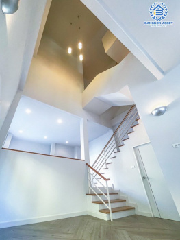 *****ทาวน์โฮมมือสองกรุงเทพมหานคร หมู่บ้าน บ้านแมกไม้ วัชรพล หลังมุม! เนื้อที่กว้างมากถึง 35.4 ตร.ว. ฟังก์ชัน 3 ห้องนอน 3 ห้องน้ำ 1 ที่จอดรถ รีโนเวทแล้ว บนทำเลเชื่อมต่อ ถนนสุขาภิบาล 5, ถนนสายไหม, ถนนลำลูกกา ใกล้จุดขึ้นทางด่วน "รามอินทรา"