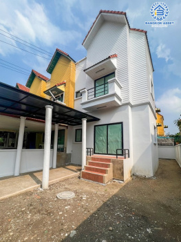 *****ทาวน์โฮมมือสองกรุงเทพมหานคร หมู่บ้าน บ้านแมกไม้ วัชรพล หลังมุม! เนื้อที่กว้างมากถึง 35.4 ตร.ว. ฟังก์ชัน 3 ห้องนอน 3 ห้องน้ำ 1 ที่จอดรถ รีโนเวทแล้ว บนทำเลเชื่อมต่อ ถนนสุขาภิบาล 5, ถนนสายไหม, ถนนลำลูกกา ใกล้จุดขึ้นทางด่วน "รามอินทรา"