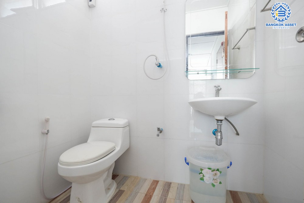 *****บ้านเดี่ยวมือสอง โครงการ จรัญสนิทวงศ์75 จรัญสนิทวงศ์ เนื้อที่กว้างกว่า 119 ตร.ว. ฟังก์ชัน 3 ห้องนอน 2 ห้องน้ำ ภายในสภาพสวย บริเวณรอบบ้านกว้างขวาง พร้อมเข้าอยู่ บนทำเลศักยภาพใจกลางเมือง เข้า-ออกได้หลายเส้นทาง ใกล้รถไฟฟ้าสายสีน้ำเงิน "สถานีแยกไฟฉาย" และทางด่วน "ศรีรัช"