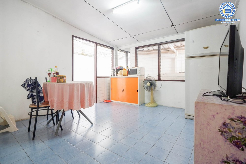 *****บ้านเดี่ยวมือสอง โครงการ จรัญสนิทวงศ์75 จรัญสนิทวงศ์ เนื้อที่กว้างกว่า 119 ตร.ว. ฟังก์ชัน 3 ห้องนอน 2 ห้องน้ำ ภายในสภาพสวย บริเวณรอบบ้านกว้างขวาง พร้อมเข้าอยู่ บนทำเลศักยภาพใจกลางเมือง เข้า-ออกได้หลายเส้นทาง ใกล้รถไฟฟ้าสายสีน้ำเงิน "สถานีแยกไฟฉาย" และทางด่วน "ศรีรัช"