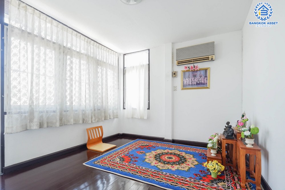 *****บ้านเดี่ยวมือสอง โครงการ จรัญสนิทวงศ์75 จรัญสนิทวงศ์ เนื้อที่กว้างกว่า 119 ตร.ว. ฟังก์ชัน 3 ห้องนอน 2 ห้องน้ำ ภายในสภาพสวย บริเวณรอบบ้านกว้างขวาง พร้อมเข้าอยู่ บนทำเลศักยภาพใจกลางเมือง เข้า-ออกได้หลายเส้นทาง ใกล้รถไฟฟ้าสายสีน้ำเงิน "สถานีแยกไฟฉาย" และทางด่วน "ศรีรัช"