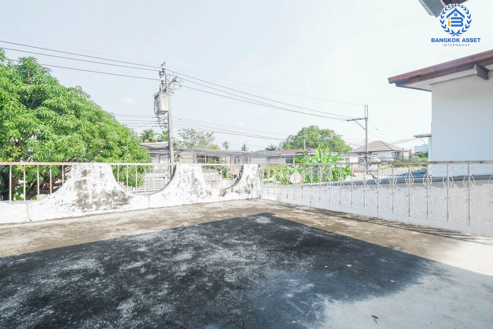 *****บ้านเดี่ยวมือสอง โครงการ จรัญสนิทวงศ์75 จรัญสนิทวงศ์ เนื้อที่กว้างกว่า 119 ตร.ว. ฟังก์ชัน 3 ห้องนอน 2 ห้องน้ำ ภายในสภาพสวย บริเวณรอบบ้านกว้างขวาง พร้อมเข้าอยู่ บนทำเลศักยภาพใจกลางเมือง เข้า-ออกได้หลายเส้นทาง ใกล้รถไฟฟ้าสายสีน้ำเงิน "สถานีแยกไฟฉาย" และทางด่วน "ศรีรัช"