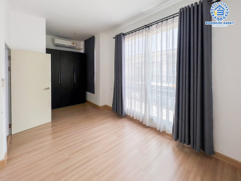 *****ทาวน์เฮ้าส์มือสองนนทบุรี โครงการ คิวดิสทริค เวสต์เกต เนื้อที่เกือบ 18 ตร.ว. ฟังก์ชัน 3 ห้องนอน 2 ห้องน้ำ 2 ที่จอดรถ บ้านสภาพดี พร้อมอยู่ บนทำเลเชื่อมต่อ ถนนกาญจนาภิเษก, ถนนรัตนาธิเบศร์ เพียง 10 นาทีก็ถึงรถไฟฟ้าสายสีม่วง "สถานีคลองบางไผ่" จองเลย