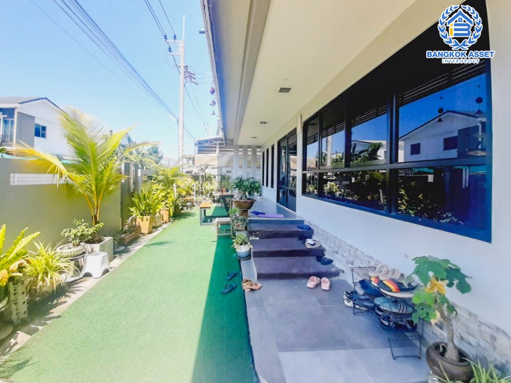 *****บ้านเดี่ยวมือสอง ซอยหกศอก เอกชัย เนื้อที่กว้าง 200 ตร.ว. ฟังก์ชัน 3 ห้องนอน 4 ห้องน้ำ 6 ที่จอดรถ บ้านดีไซน์โมเดิร์นบนพื้นที่กว้างขวาง พร้อมโกดังเก็บของ ทำเลแห่งการเดินทาง ติดถนนเอกชัย เชื่อมต่อหลากหลายเส้นทางทั้ง ถนนกัลปพฤกษ์ ถนนเพชรเกษม และถนนกาญจนาภิเษก