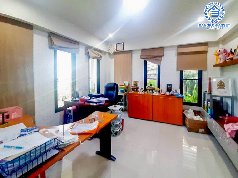 *****บ้านเดี่ยวมือสอง ซอยหกศอก เอกชัย เนื้อที่กว้าง 200 ตร.ว. ฟังก์ชัน 3 ห้องนอน 4 ห้องน้ำ 6 ที่จอดรถ บ้านดีไซน์โมเดิร์นบนพื้นที่กว้างขวาง พร้อมโกดังเก็บของ ทำเลแห่งการเดินทาง ติดถนนเอกชัย เชื่อมต่อหลากหลายเส้นทางทั้ง ถนนกัลปพฤกษ์ ถนนเพชรเกษม และถนนกาญจนาภิเษก