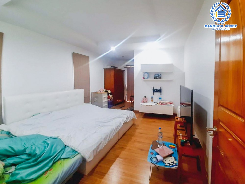 *****บ้านเดี่ยวมือสอง ซอยหกศอก เอกชัย เนื้อที่กว้าง 200 ตร.ว. ฟังก์ชัน 3 ห้องนอน 4 ห้องน้ำ 6 ที่จอดรถ บ้านดีไซน์โมเดิร์นบนพื้นที่กว้างขวาง พร้อมโกดังเก็บของ ทำเลแห่งการเดินทาง ติดถนนเอกชัย เชื่อมต่อหลากหลายเส้นทางทั้ง ถนนกัลปพฤกษ์ ถนนเพชรเกษม และถนนกาญจนาภิเษก