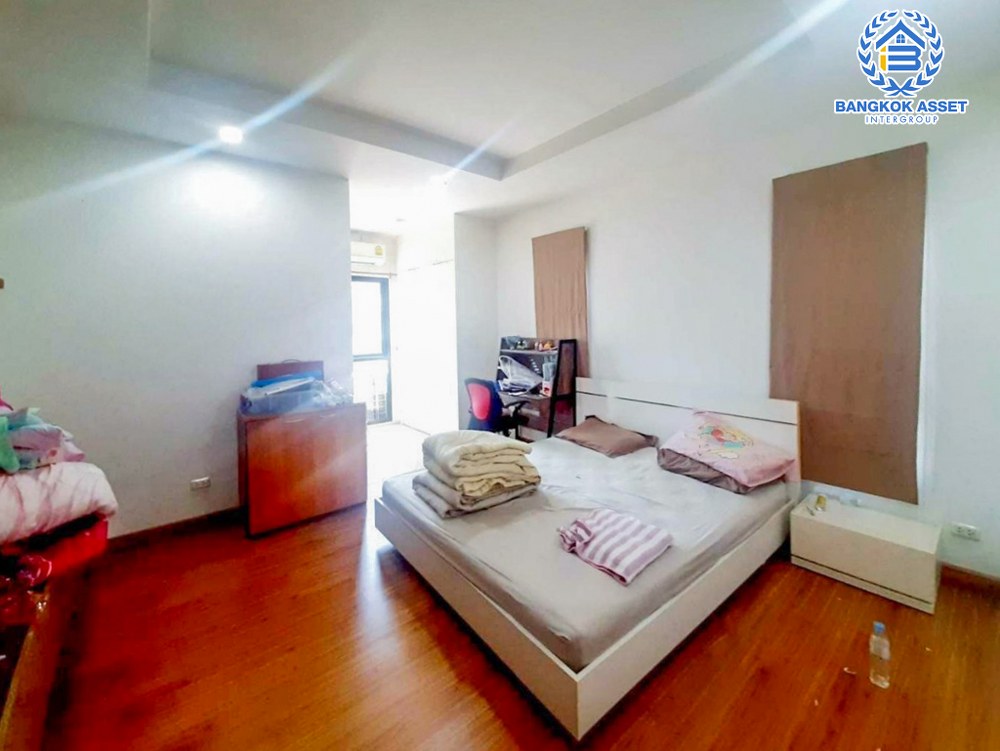 *****บ้านเดี่ยวมือสอง ซอยหกศอก เอกชัย เนื้อที่กว้าง 200 ตร.ว. ฟังก์ชัน 3 ห้องนอน 4 ห้องน้ำ 6 ที่จอดรถ บ้านดีไซน์โมเดิร์นบนพื้นที่กว้างขวาง พร้อมโกดังเก็บของ ทำเลแห่งการเดินทาง ติดถนนเอกชัย เชื่อมต่อหลากหลายเส้นทางทั้ง ถนนกัลปพฤกษ์ ถนนเพชรเกษม และถนนกาญจนาภิเษก