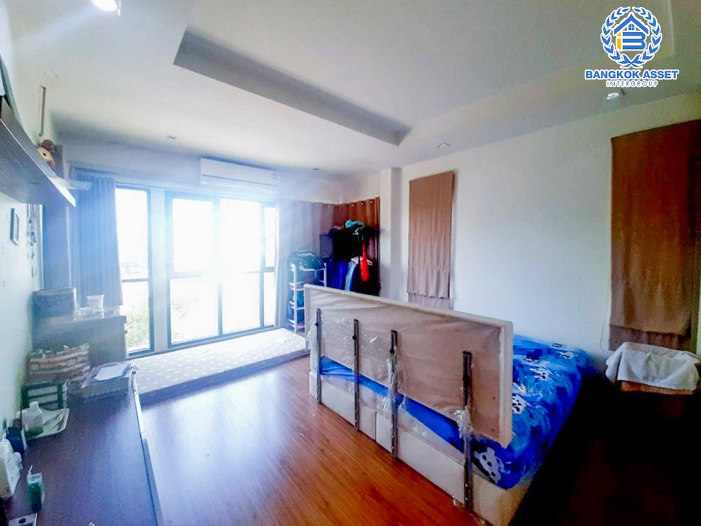 *****บ้านเดี่ยวมือสอง ซอยหกศอก เอกชัย เนื้อที่กว้าง 200 ตร.ว. ฟังก์ชัน 3 ห้องนอน 4 ห้องน้ำ 6 ที่จอดรถ บ้านดีไซน์โมเดิร์นบนพื้นที่กว้างขวาง พร้อมโกดังเก็บของ ทำเลแห่งการเดินทาง ติดถนนเอกชัย เชื่อมต่อหลากหลายเส้นทางทั้ง ถนนกัลปพฤกษ์ ถนนเพชรเกษม และถนนกาญจนาภิเษก