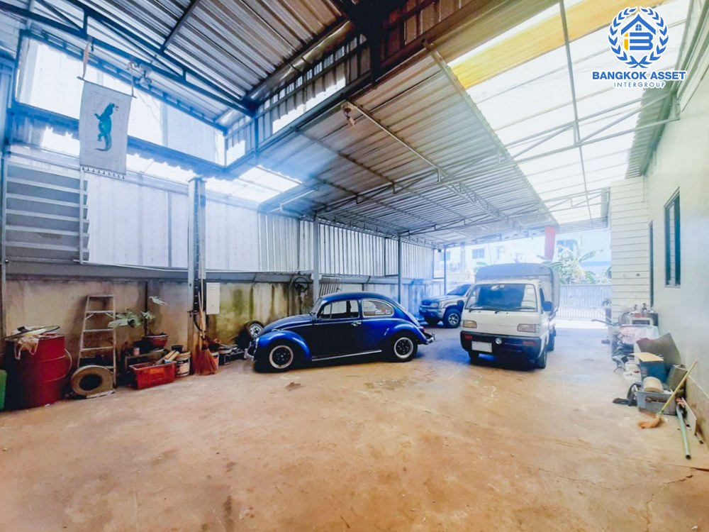 *****บ้านเดี่ยวมือสอง ซอยหกศอก เอกชัย เนื้อที่กว้าง 200 ตร.ว. ฟังก์ชัน 3 ห้องนอน 4 ห้องน้ำ 6 ที่จอดรถ บ้านดีไซน์โมเดิร์นบนพื้นที่กว้างขวาง พร้อมโกดังเก็บของ ทำเลแห่งการเดินทาง ติดถนนเอกชัย เชื่อมต่อหลากหลายเส้นทางทั้ง ถนนกัลปพฤกษ์ ถนนเพชรเกษม และถนนกาญจนาภิเษก