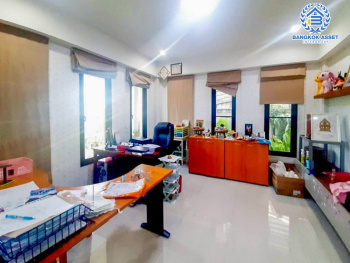 *****บ้านเดี่ยวมือสอง ซอยหกศอก เอกชัย เนื้อที่กว้าง 200 ตร.ว. ฟังก์ชัน 3 ห้องนอน 4 ห้องน้ำ 6 ที่จอดรถ บ้านดีไซน์โมเดิร์นบนพื้นที่กว้างขวาง พร้อมโกดังเก็บของ ทำเลแห่งการเดินทาง ติดถนนเอกชัย เชื่อมต่อหลากหลายเส้นทางทั้ง ถนนกัลปพฤกษ์ ถนนเพชรเกษม และถนนกาญจนาภิเษก