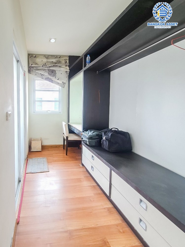 *****บ้านเดี่ยวมือสอง โครงการ เลอนครินทร์ ศรีนครินทร์-ร่มเกล้า หลังมุม เนื้อที่กว้าง 88.10 ตร.ว. ฟังก์ชัน 3 ห้องนอน 3 ห้องน้ำ 2 ที่จอดรถ บ้านสวยพื้นที่กว้าง ตอบโจทย์ทุกไลฟ์สไตล์การอยู่อาศัย บนทำเลดี เชื่อมต่อถนนศรีนครินทร์ ใกล้รถไฟฟ้าสายสีเขียว "สถานีศรีนครินทร์" และจุดขึ้นทางด่วน "กาญจนาภิเษก"