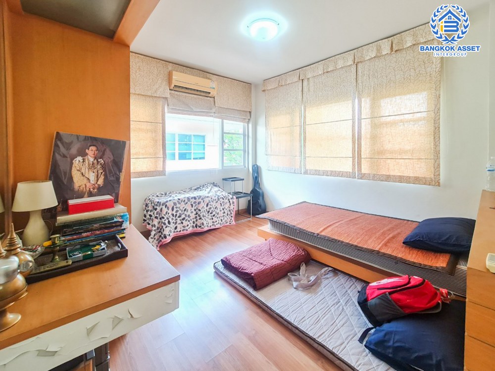 *****บ้านเดี่ยวมือสอง โครงการ เลอนครินทร์ ศรีนครินทร์-ร่มเกล้า หลังมุม เนื้อที่กว้าง 88.10 ตร.ว. ฟังก์ชัน 3 ห้องนอน 3 ห้องน้ำ 2 ที่จอดรถ บ้านสวยพื้นที่กว้าง ตอบโจทย์ทุกไลฟ์สไตล์การอยู่อาศัย บนทำเลดี เชื่อมต่อถนนศรีนครินทร์ ใกล้รถไฟฟ้าสายสีเขียว "สถานีศรีนครินทร์" และจุดขึ้นทางด่วน "กาญจนาภิเษก"