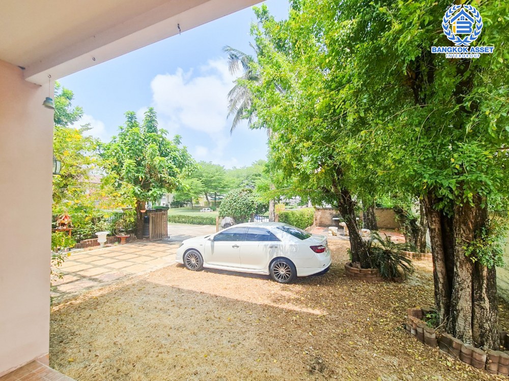 *****บ้านเดี่ยวมือสอง โครงการ เลอนครินทร์ ศรีนครินทร์-ร่มเกล้า หลังมุม เนื้อที่กว้าง 88.10 ตร.ว. ฟังก์ชัน 3 ห้องนอน 3 ห้องน้ำ 2 ที่จอดรถ บ้านสวยพื้นที่กว้าง ตอบโจทย์ทุกไลฟ์สไตล์การอยู่อาศัย บนทำเลดี เชื่อมต่อถนนศรีนครินทร์ ใกล้รถไฟฟ้าสายสีเขียว "สถานีศรีนครินทร์" และจุดขึ้นทางด่วน "กาญจนาภิเษก"