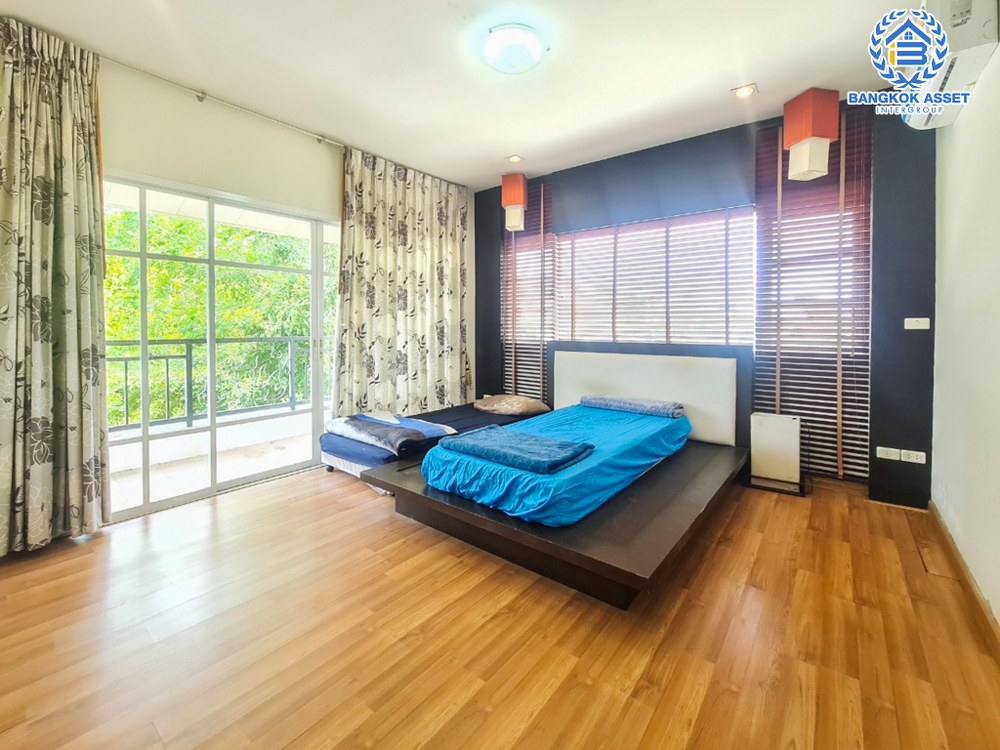 *****บ้านเดี่ยวมือสอง โครงการ เลอนครินทร์ ศรีนครินทร์-ร่มเกล้า หลังมุม เนื้อที่กว้าง 88.10 ตร.ว. ฟังก์ชัน 3 ห้องนอน 3 ห้องน้ำ 2 ที่จอดรถ บ้านสวยพื้นที่กว้าง ตอบโจทย์ทุกไลฟ์สไตล์การอยู่อาศัย บนทำเลดี เชื่อมต่อถนนศรีนครินทร์ ใกล้รถไฟฟ้าสายสีเขียว "สถานีศรีนครินทร์" และจุดขึ้นทางด่วน "กาญจนาภิเษก"