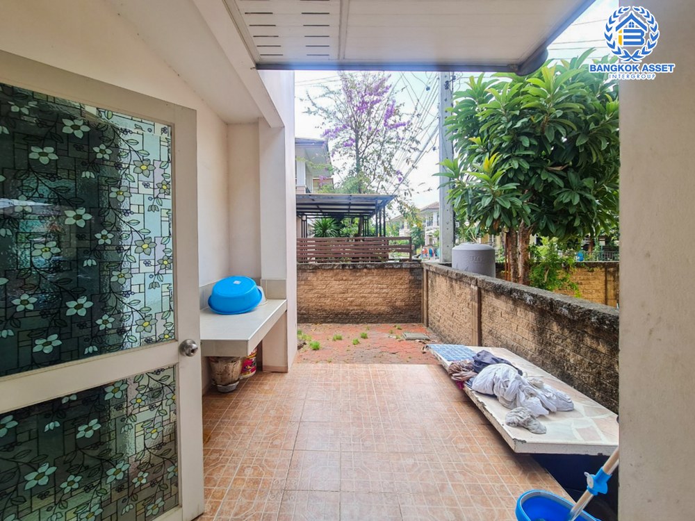 *****บ้านเดี่ยวมือสอง โครงการ เลอนครินทร์ ศรีนครินทร์-ร่มเกล้า หลังมุม เนื้อที่กว้าง 88.10 ตร.ว. ฟังก์ชัน 3 ห้องนอน 3 ห้องน้ำ 2 ที่จอดรถ บ้านสวยพื้นที่กว้าง ตอบโจทย์ทุกไลฟ์สไตล์การอยู่อาศัย บนทำเลดี เชื่อมต่อถนนศรีนครินทร์ ใกล้รถไฟฟ้าสายสีเขียว "สถานีศรีนครินทร์" และจุดขึ้นทางด่วน "กาญจนาภิเษก"