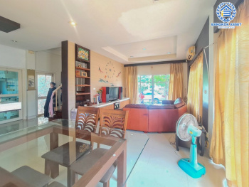 *****บ้านเดี่ยวมือสอง โครงการ เลอนครินทร์ ศรีนครินทร์-ร่มเกล้า หลังมุม เนื้อที่กว้าง 88.10 ตร.ว. ฟังก์ชัน 3 ห้องนอน 3 ห้องน้ำ 2 ที่จอดรถ บ้านสวยพื้นที่กว้าง ตอบโจทย์ทุกไลฟ์สไตล์การอยู่อาศัย บนทำเลดี เชื่อมต่อถนนศรีนครินทร์ ใกล้รถไฟฟ้าสายสีเขียว "สถานีศรีนครินทร์" และจุดขึ้นทางด่วน "กาญจนาภิเษก"