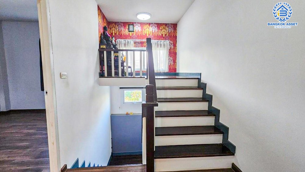 *****บ้านเดี่ยวมือสอง โครงการ เดอะลิฟวิ่ง3 กาญจนาภิเษก เนื้อที่ถึง 60.20 ตร.ว. ฟังก์ชัน 3 ห้องนอน 3 ห้องน้ำ จอดรถได้ 2 คัน ภายในสภาพพร้อมอยู่ บรรยากาศโครงการมีความเป็นส่วนตัว บนทำเลเดินทางสะดวก ติดถนนกาญจนาภิเษก ใกล้เซ็นทรัลเวสต์เกต และรถไฟฟ้าสายสีม่วง "สถานีคลองบางไผ่" จองเลย!