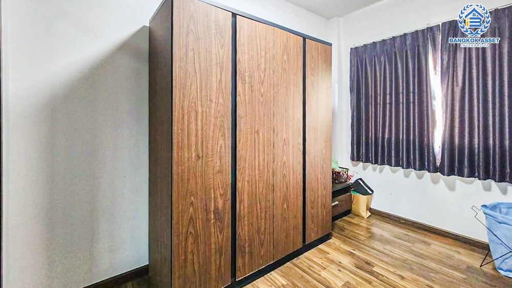 *****บ้านเดี่ยวมือสอง โครงการ เดอะลิฟวิ่ง3 กาญจนาภิเษก เนื้อที่ถึง 60.20 ตร.ว. ฟังก์ชัน 3 ห้องนอน 3 ห้องน้ำ จอดรถได้ 2 คัน ภายในสภาพพร้อมอยู่ บรรยากาศโครงการมีความเป็นส่วนตัว บนทำเลเดินทางสะดวก ติดถนนกาญจนาภิเษก ใกล้เซ็นทรัลเวสต์เกต และรถไฟฟ้าสายสีม่วง "สถานีคลองบางไผ่" จองเลย!