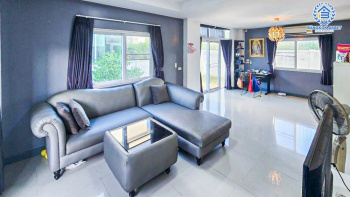 *****บ้านเดี่ยวมือสอง โครงการ เดอะลิฟวิ่ง3 กาญจนาภิเษก เนื้อที่ถึง 60.20 ตร.ว. ฟังก์ชัน 3 ห้องนอน 3 ห้องน้ำ จอดรถได้ 2 คัน ภายในสภาพพร้อมอยู่ บรรยากาศโครงการมีความเป็นส่วนตัว บนทำเลเดินทางสะดวก ติดถนนกาญจนาภิเษก ใกล้เซ็นทรัลเวสต์เกต และรถไฟฟ้าสายสีม่วง "สถานีคลองบางไผ่" จองเลย!