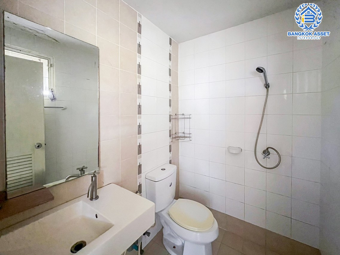 *****ทาวน์เฮ้าส์มือสองกรุงเทพมหานคร โครงการ เดอะคอนเนค7/2 ดอนเมือง-วิภาวดี เนื้อที่กว้าง 19.2 ตร.ว. ฟังก์ชัน 3 ห้องนอน 2 ห้องน้ำ 1 ที่จอดรถ สภาพดี แถมฟรี! 2 เครื่องปรับอากาศ บนทำเลใกล้สนามบินดอนเมือง เพียง 15 นาทีก็ถึงรถไฟฟ้าสายสีแดง "สถานีดอนเมือง" และใกล้ทางด่วน "ศรีสมาน" ในราคาคุ้มสุด !