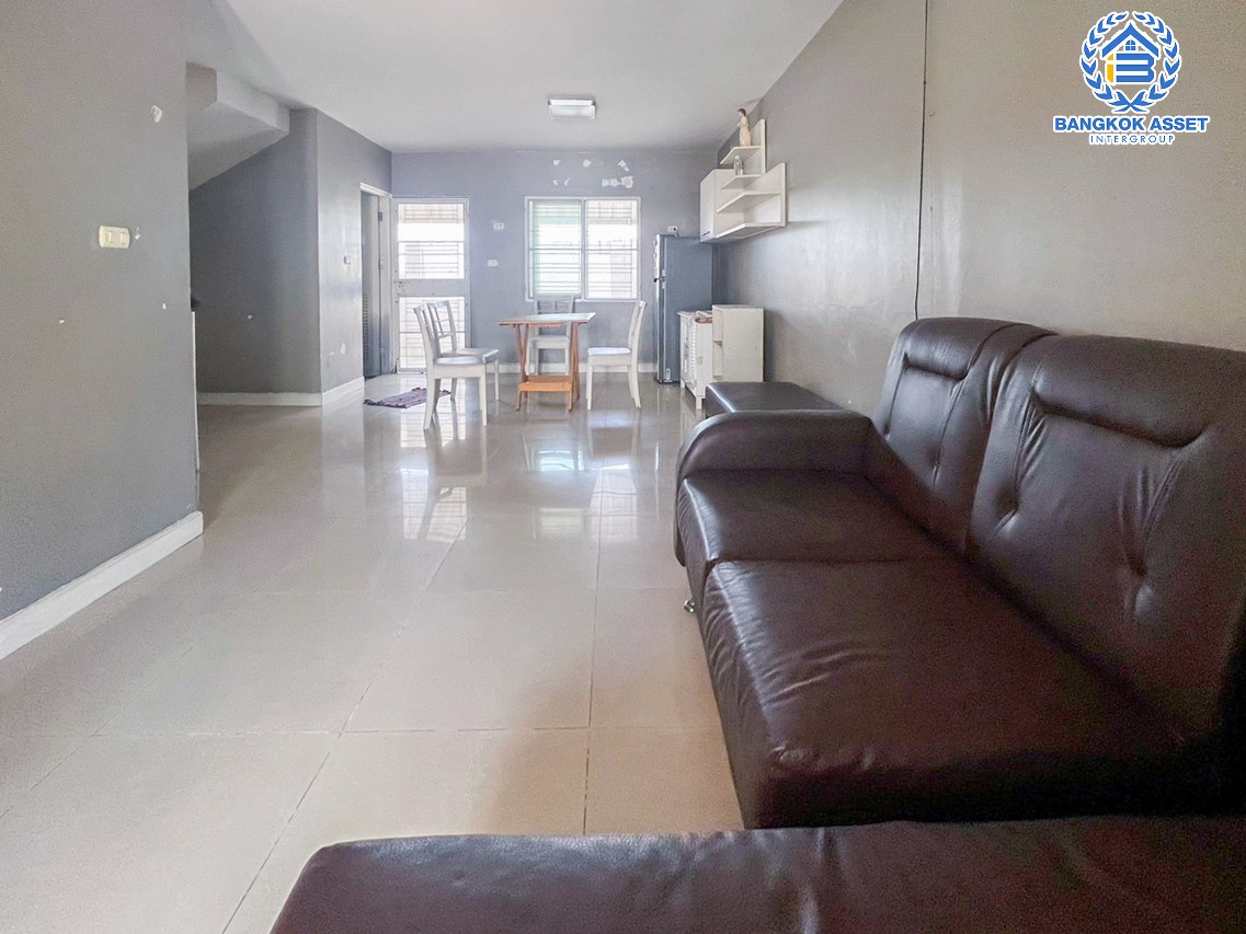 *****ทาวน์เฮ้าส์มือสองกรุงเทพมหานคร โครงการ เดอะคอนเนค7/2 ดอนเมือง-วิภาวดี เนื้อที่กว้าง 19.2 ตร.ว. ฟังก์ชัน 3 ห้องนอน 2 ห้องน้ำ 1 ที่จอดรถ สภาพดี แถมฟรี! 2 เครื่องปรับอากาศ บนทำเลใกล้สนามบินดอนเมือง เพียง 15 นาทีก็ถึงรถไฟฟ้าสายสีแดง "สถานีดอนเมือง" และใกล้ทางด่วน "ศรีสมาน" ในราคาคุ้มสุด !