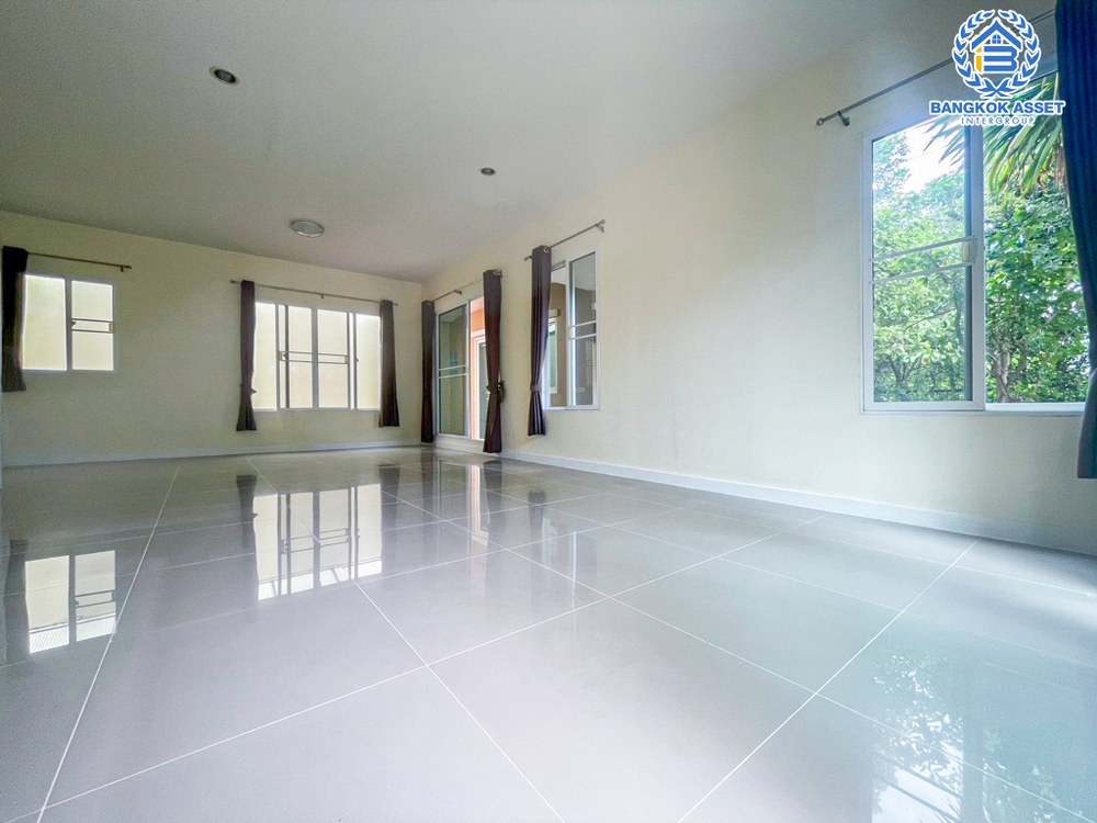 บ้านเดี่ยวมือสอง โครงการ ภัสสร39 บางกรวย-ไทรน้อย หลังมุม เนื้อที่กว้าง 64 ตร.ว. ฟังก์ชัน 3 ห้องนอน 3 ห้องน้ำ 2 ที่จอดรถ บ้านสวยพร้อมอยู่ แถมฟรี! เครื่องปรับอากาศ บนทำเลเดินทางสะดวก ใกล้โครงการรถไฟฟ้าสายสีม่วง "สถานีแยกติวานนท์" และทางด่วน "ศรีรัช"