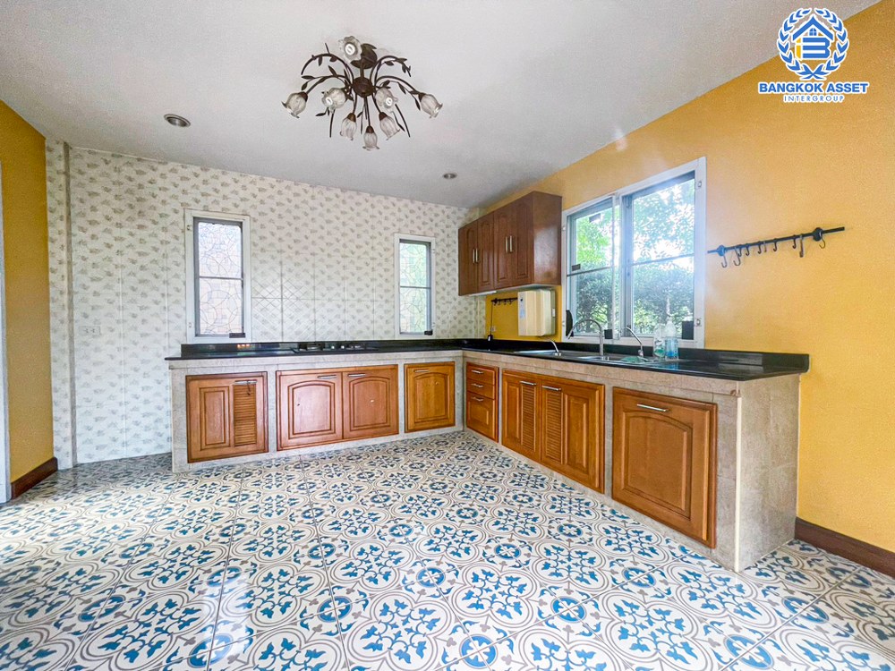 บ้านเดี่ยวมือสอง โครงการ ภัสสร39 บางกรวย-ไทรน้อย หลังมุม เนื้อที่กว้าง 64 ตร.ว. ฟังก์ชัน 3 ห้องนอน 3 ห้องน้ำ 2 ที่จอดรถ บ้านสวยพร้อมอยู่ แถมฟรี! เครื่องปรับอากาศ บนทำเลเดินทางสะดวก ใกล้โครงการรถไฟฟ้าสายสีม่วง "สถานีแยกติวานนท์" และทางด่วน "ศรีรัช"