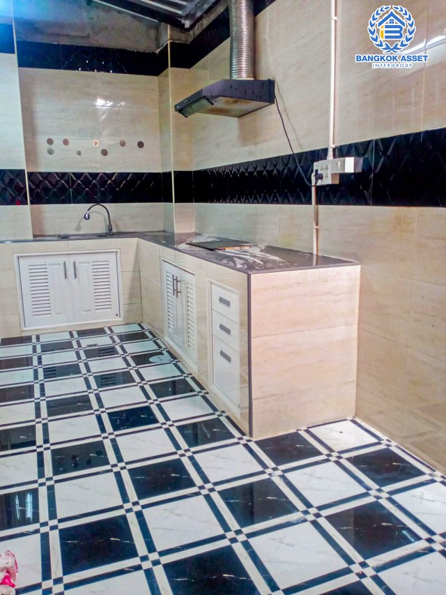 *****ทาวน์เฮ้าส์มือสองปทุมธานี โครงการ เสนา เวล่า รังสิต-คลอง1 เนื้อที่กว้าง 21.1 ตร.ว. ฟังก์ชัน 4 ห้องนอน 3 ห้องน้ำ 2 ที่จอดรถ บ้านสภาพพร้อมอยู่ บนทำเลเข้า-ออกตัวเมืองสะดวกสุดๆ เชื่อมต่อถนนรังสิต-นครนายก, ถนนพหลโยธิน ใกล้รถไฟฟ้าสายสีแดง "สถานีรังสิต" และทางด่วน "โทลเวย์-รังสิต" ในราคาสุดพิเศษ