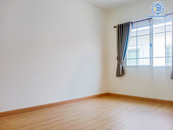 *****ทาวน์เฮ้าส์มือสองปทุมธานี โครงการ เสนา เวล่า รังสิต-คลอง1 เนื้อที่กว้าง 21.1 ตร.ว. ฟังก์ชัน 4 ห้องนอน 3 ห้องน้ำ 2 ที่จอดรถ บ้านสภาพพร้อมอยู่ บนทำเลเข้า-ออกตัวเมืองสะดวกสุดๆ เชื่อมต่อถนนรังสิต-นครนายก, ถนนพหลโยธิน ใกล้รถไฟฟ้าสายสีแดง "สถานีรังสิต" และทางด่วน "โทลเวย์-รังสิต" ในราคาสุดพิเศษ