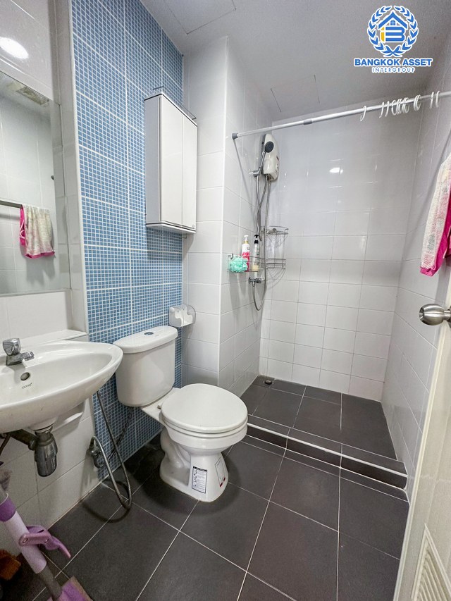 *****คอนโดมิเนียมมือสองปทุมธานี โครงการ เดอะคิทท์ ลำลูกกา-คลอง2 เนื้อที่ 23.23 ตร.ว. ฟังก์ชัน 1 ห้องนอน 1 ห้องน้ำ 1 ที่จอดรถ ห้องสภาพดี บนทำเลเดินทางสะดวก ใกล้รถไฟฟ้าสายสีเขียว "สถานีคูคต" และจุดขึ้นทางด่วน "ดอนเมืองโทลเวย์" ในราคาสุดคุ้ม!