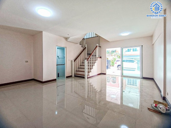 *****ทาวน์โฮมมือสอง โครงการ คาซ่าซิตี้ สุคนธสวัสดิ์ เนื้อที่ 22 ตร.ว. ฟังก์ชัน 3 ห้องนอน 4 ห้องน้ำ 2 ที่จอดรถ บ้านสภาพดี พร้อมเข้าอยู่ บนทำเลเดินทางสะดวก เชื่อมต่อถนนโชคชัย4 ถนนเกษตร-นวมินทร์ ถนนสุคนธสวัสดิ์ ใกล้รถไฟฟ้าสายสีเหลือง "สถานีลาดพร้าว 101" จุดขึ้นทางด่วน "เอกมัย-รามอินทรา"