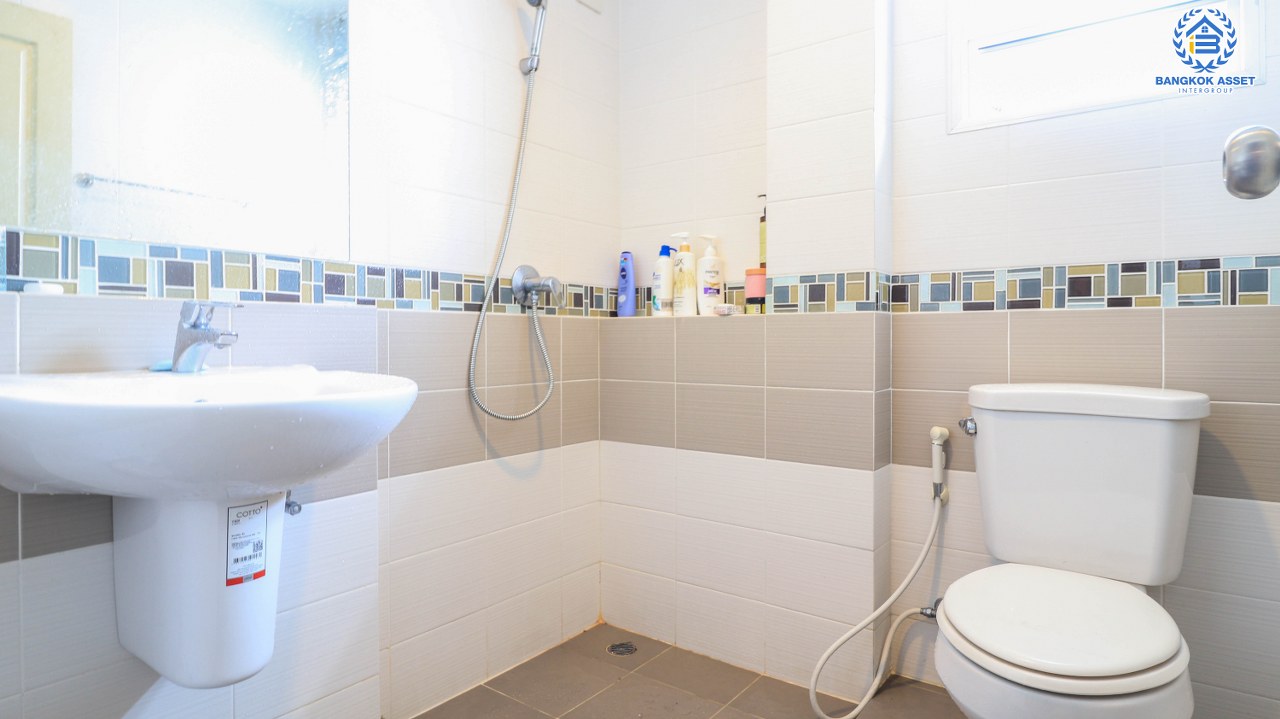 *****บ้านเดี่ยวมือสองนนทบุรี โครงการ ไลฟ์บางกอกบูเลอวาร์ด พระราม5 หลังมุม! คุณภาพระดับ SC ASSET เนื้อที่ 50.3 ตร.ว. ฟังก์ชัน 3 ห้องนอน 3 ห้องน้ำ 2 ที่จอดรถ แถมฟรี! 4 เครื่องปรับอากาศ 1 เครื่องทำน้ำอุ่น บนทำเลแห่งการเดินทาง ใกล้รถไฟฟ้าสายสีม่วง "สถานีแยกติวานนท์" และทางด่วน "ศรีรัช"